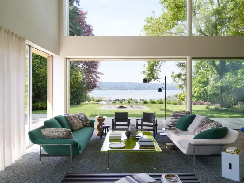 Divano lineare Esosoft di Cassina