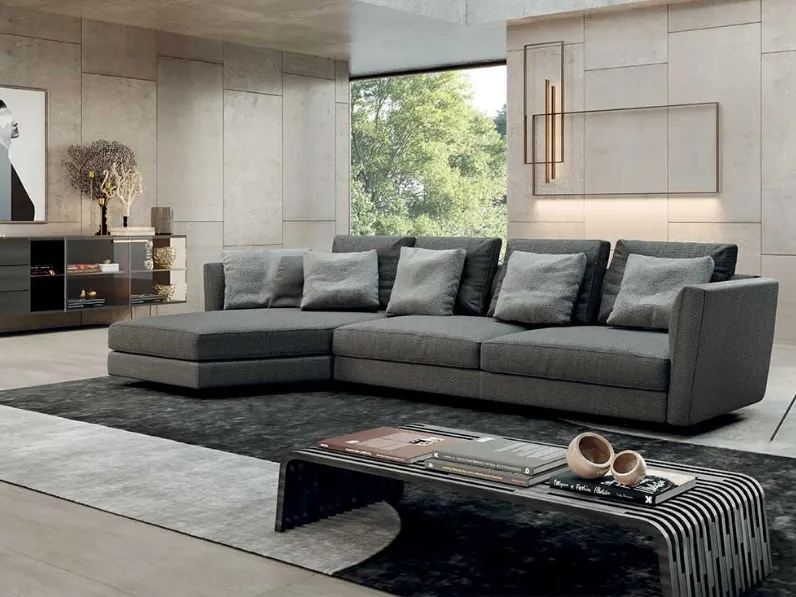 Divano in tessuto con penisola dalla forma asimmetrica Ester di Pacini e Cappellini