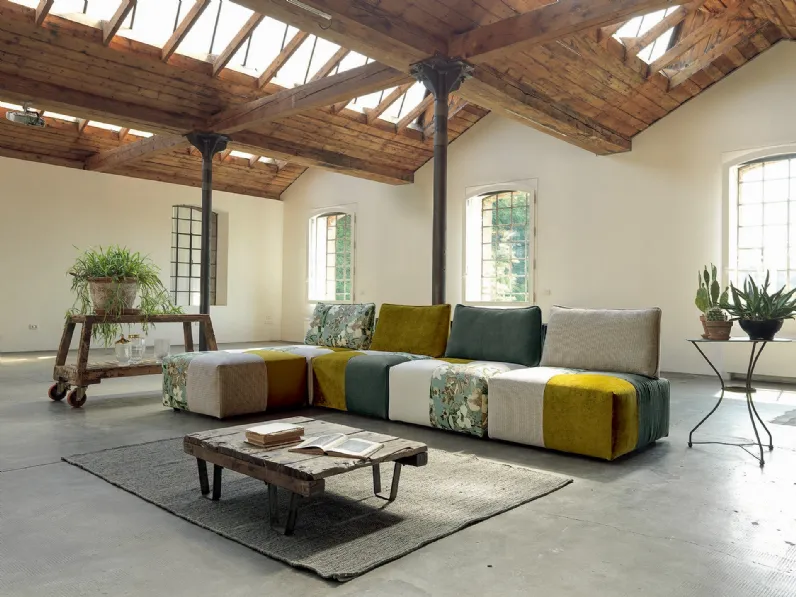 Divano in tessuto imbottito colorato Estro di Dhome