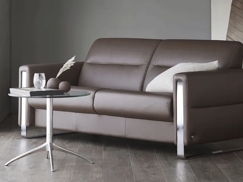 Divano lineare in pelle con piedino-bracciolo in metallo Fiona Steel di Stressless