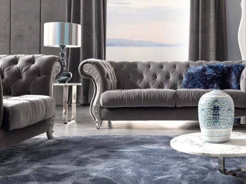 Divano classico lineare in tessuto imbottito e trapuntato Gabriel con poltrona abbinata