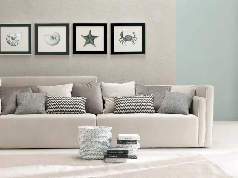 Divano lineare Ghiaccio di TreCi Salotti