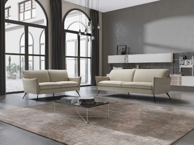 Divano lineare in microfibra Giulia di Polyformitalia 