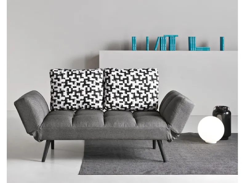 Divano lineare Glove in tessuto imbottito di Ikone Casa