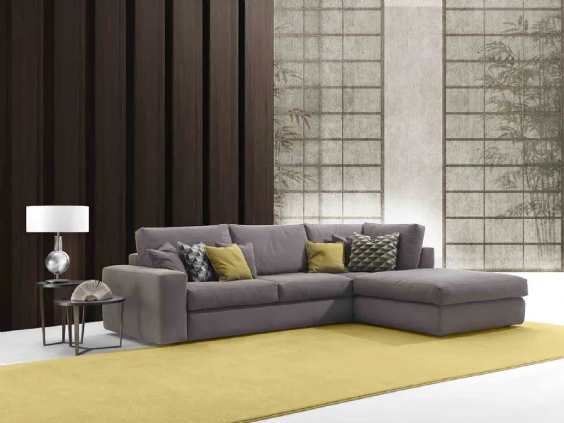 Divano ampio in tessuto con penisola Cortina di GR Salotti