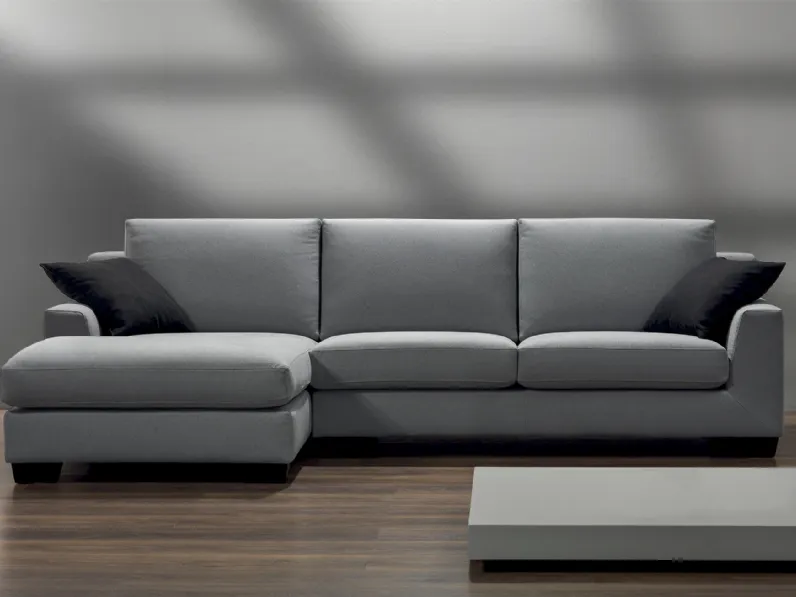 Divano rivestito in tessuto Grigio con penisola Diva di GR Salotti