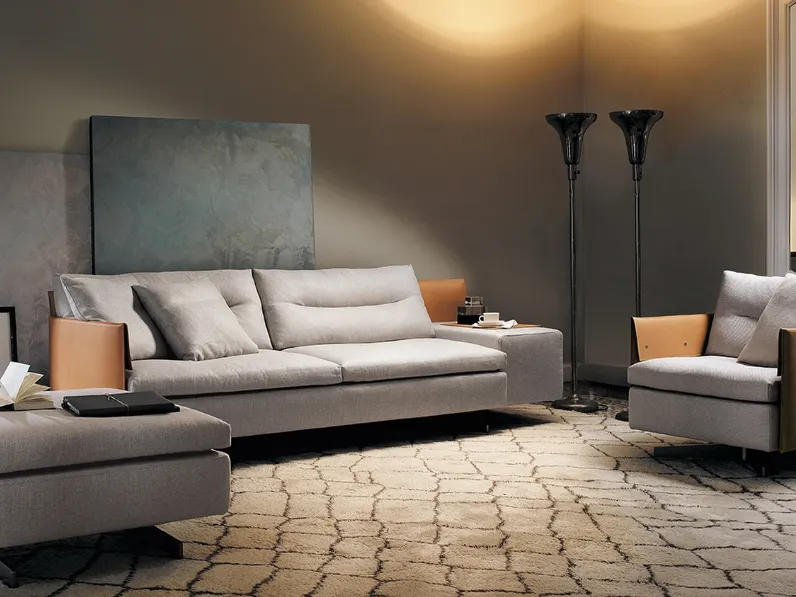 Salotto Gran Torino in tessuto con braccioli e schienale rivestiti in cuoio di Poltrona Frau