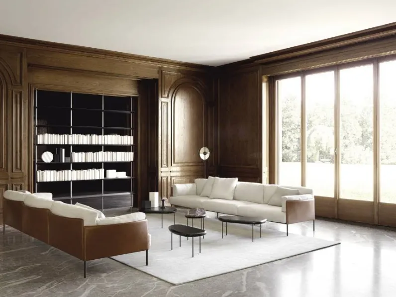 Divano lineare Greene in tessuto con struttura in pelle di Living Divani