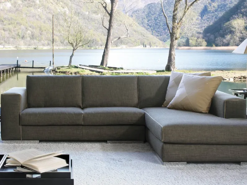 Divano Harris in tessuto con penisola di Kappa Salotti