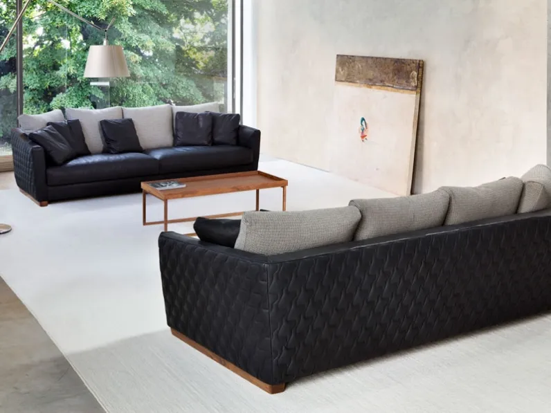 Divano lineare in pelle imbottita con schienali e fianchi trapuntati Jazz di Swan