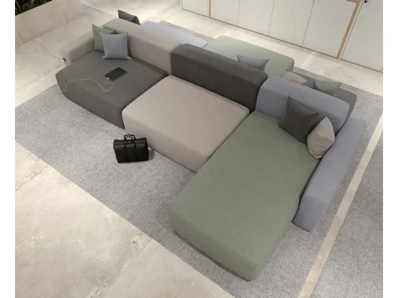 Divano in tessuto componibile bifacciale con penisola Kos di Estel