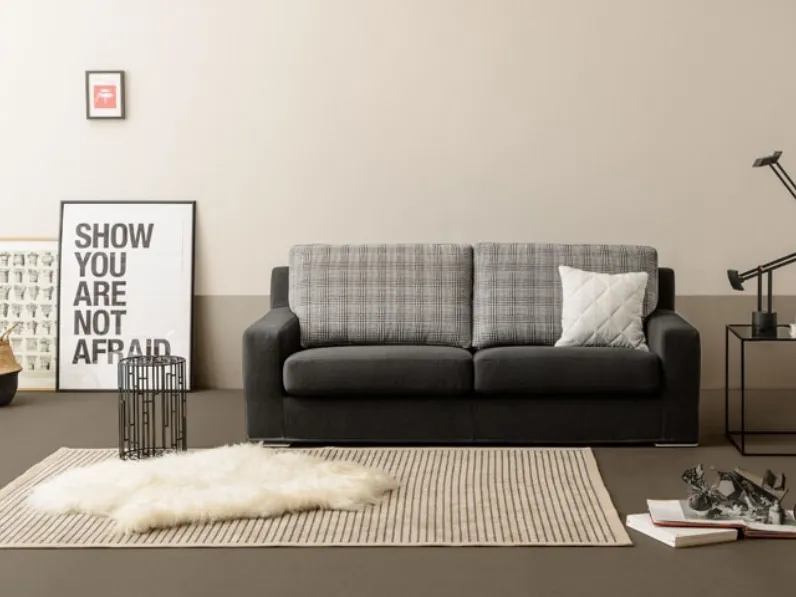 Divano lineare moderno in tessuto Leonardo di Art Salotti