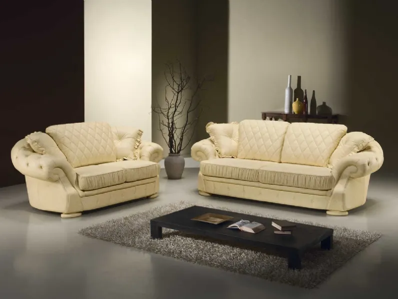 Divano lineare trapuntato e rivestito in pelle Liverpool di Polyformitalia 