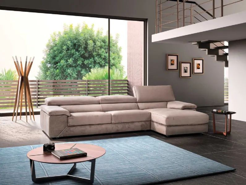 Divano con penisola Luke in microfibra con poggiatesta reclinabili di Polyformitalia 