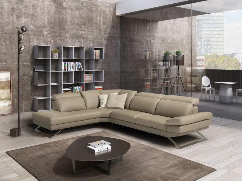 Divano angolare in ecopelle con poggiatesta reclinabili Mara di Polyformitalia 