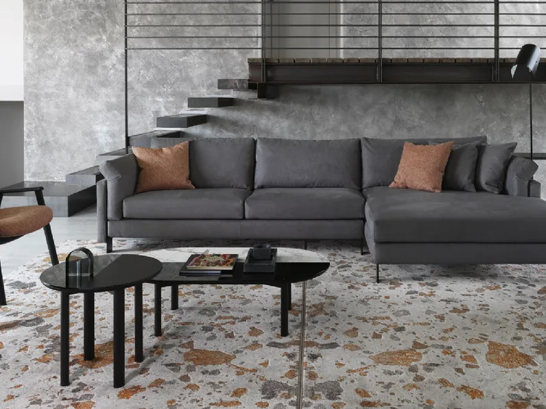 Divano in tessuto con penisola e piedini minimalisti in metallo Meridien di Calligaris