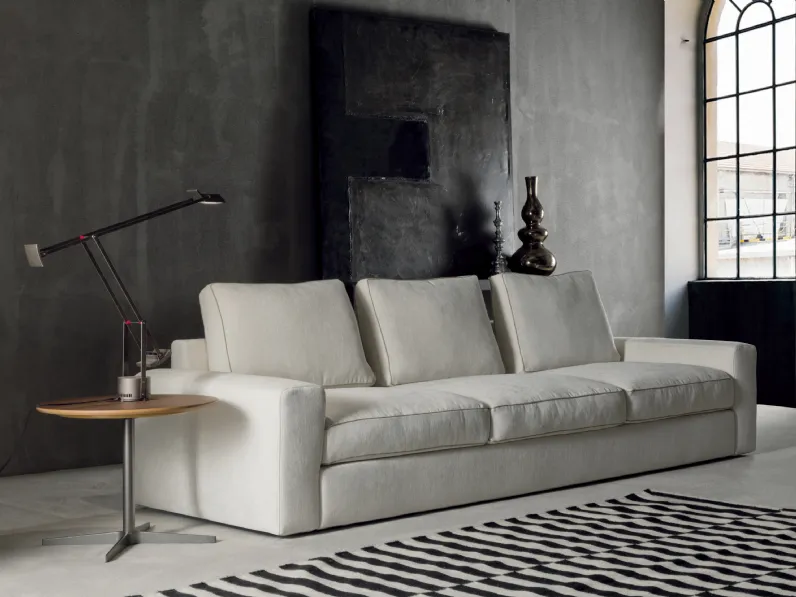 Divano lineare Metropolitan di Fox Italia