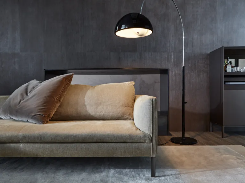 Divano lineare in velluto Paul di Molteni & C