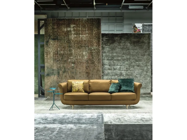 Divano lineare in tessuto con piedini in faggio naturale Big Mama di Moroso