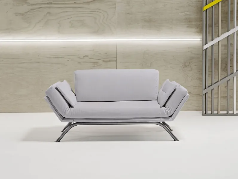 Divano letto con braccioli reclinabili e piedi in metallo Nicla di Dienne Salotti