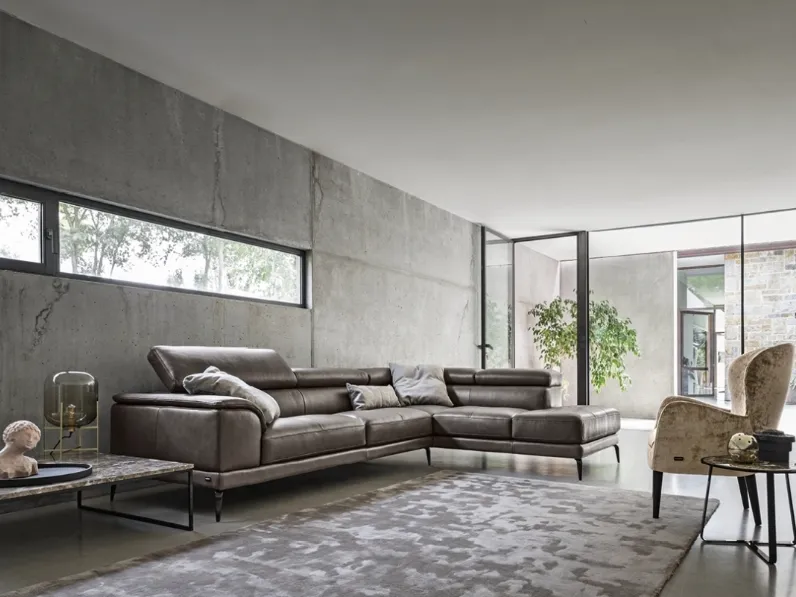 Divano angolare in pelle con poggiatesta reclinabili Tiziano di Nicoline