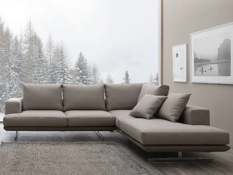 Divano con penisola dalla linea moderna e leggera in tessuto Nuvola di Crippa Salotti