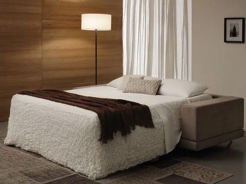 Divano letto in tessuto con piedino effetto sospeso Odessa di Crippa Salotti