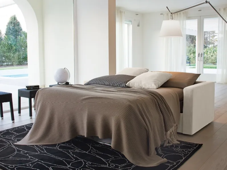 Divano letto lineare matrimoniale Pratiko di Rigosalotti