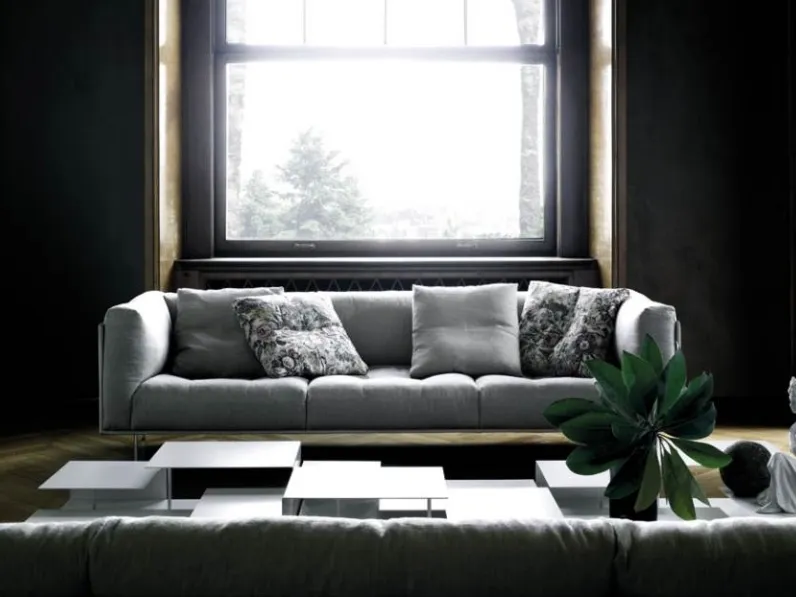 Divano lineare Rod in tessuto di Living Divani