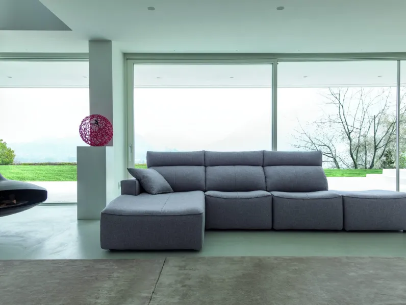 Divano con penisola Sabik di Fabbri Salotti