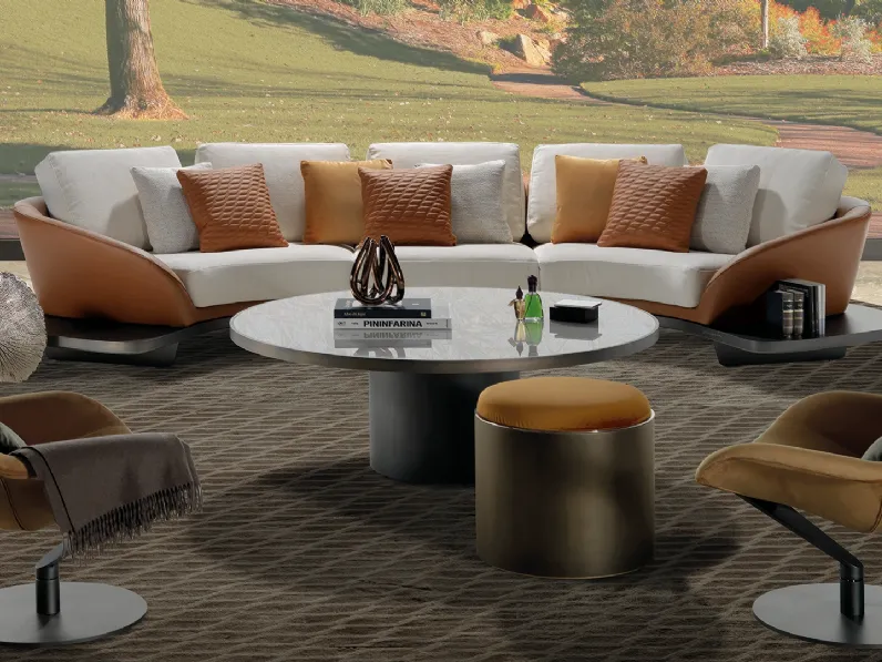 Divano lineare dalla forma curva in tessuto imbottito con struttura in legno rivestita in pelle Segno Wood di Reflex