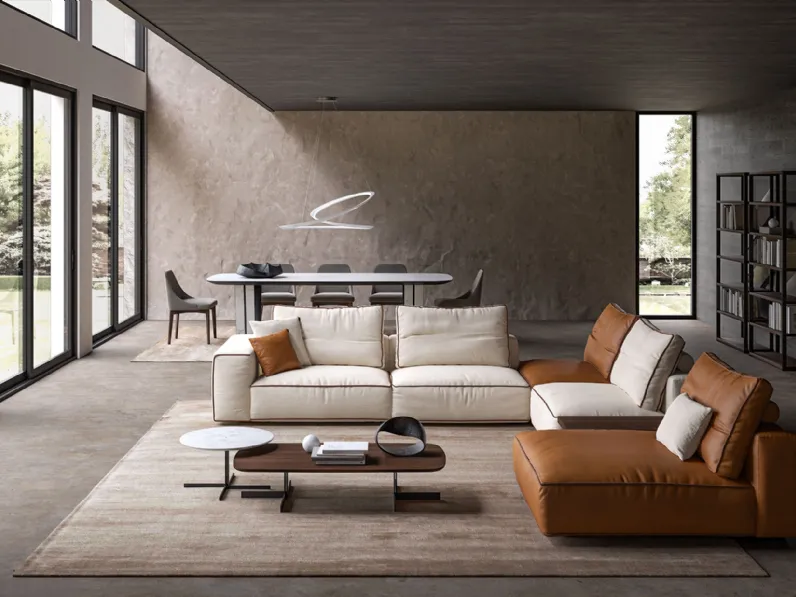 Salotto angolare in tessuto e pelle con penisola Sicily di Alpa Salotti