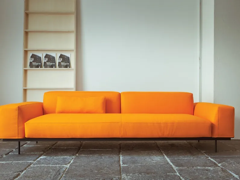 Divano lineare Sit Up di Vibieffe