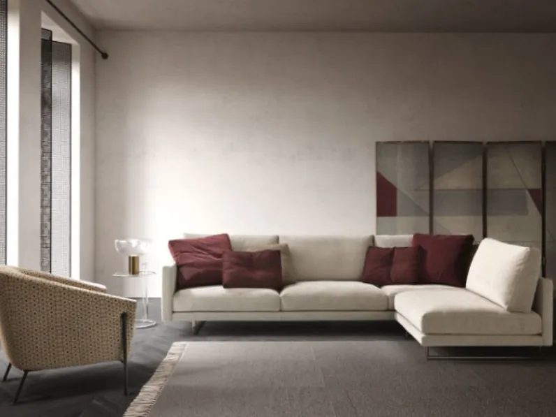Divano angolare in tessuto che si distingue per le sue forme sottili Slim New Valentini