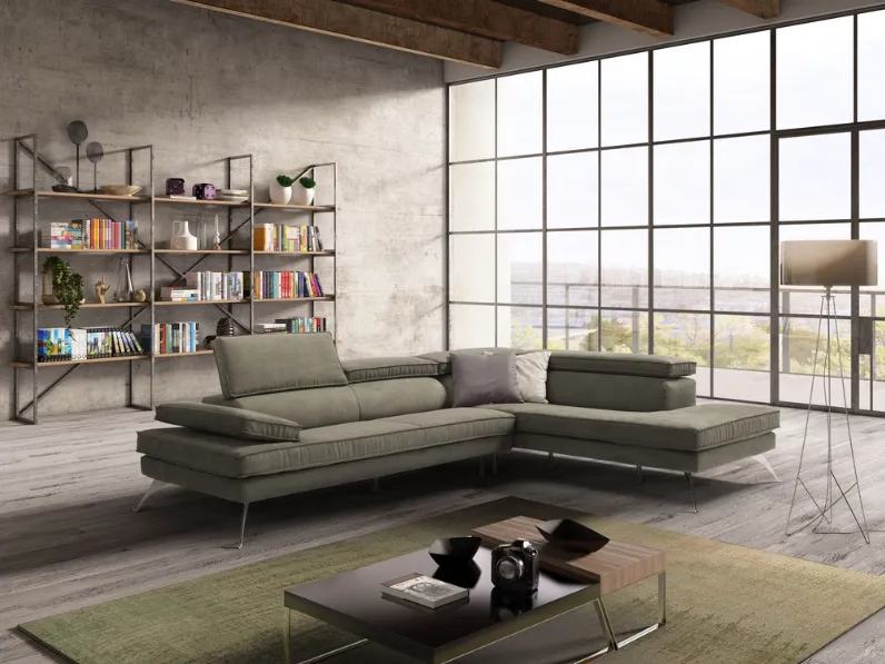 Divano angolare in tessuto con piedi in metallo Storm di Polyformitalia 