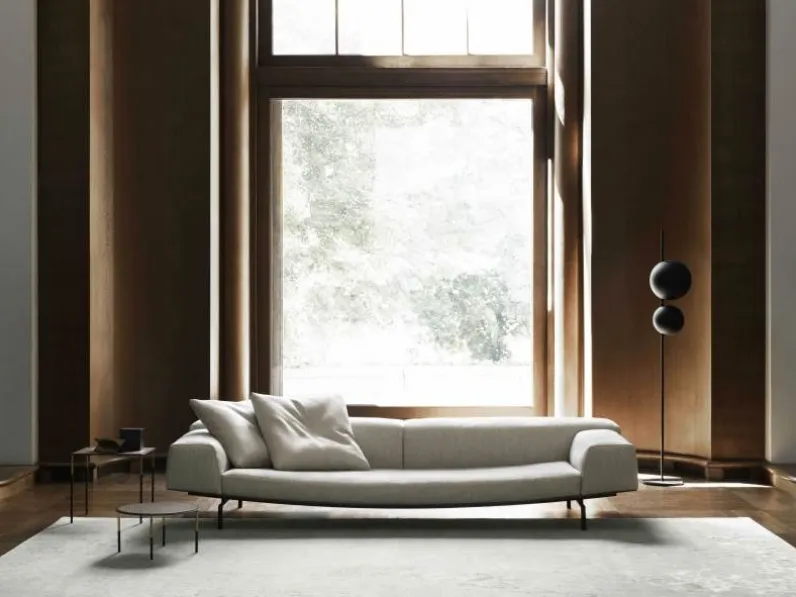 Divano lineare lenticolare dalla silhouette slanciata ed unica Sumo in tessuto di Living Divani