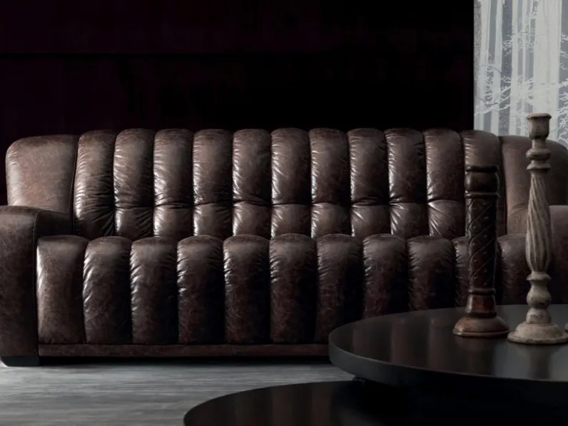 Divano lineare in pelle trapuntata Victor di Cortezari