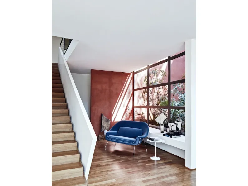 Divano lineare Womb Settee di Knoll