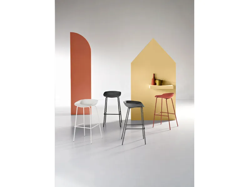 Sgabello Age in polipropilene di Ikone Casa