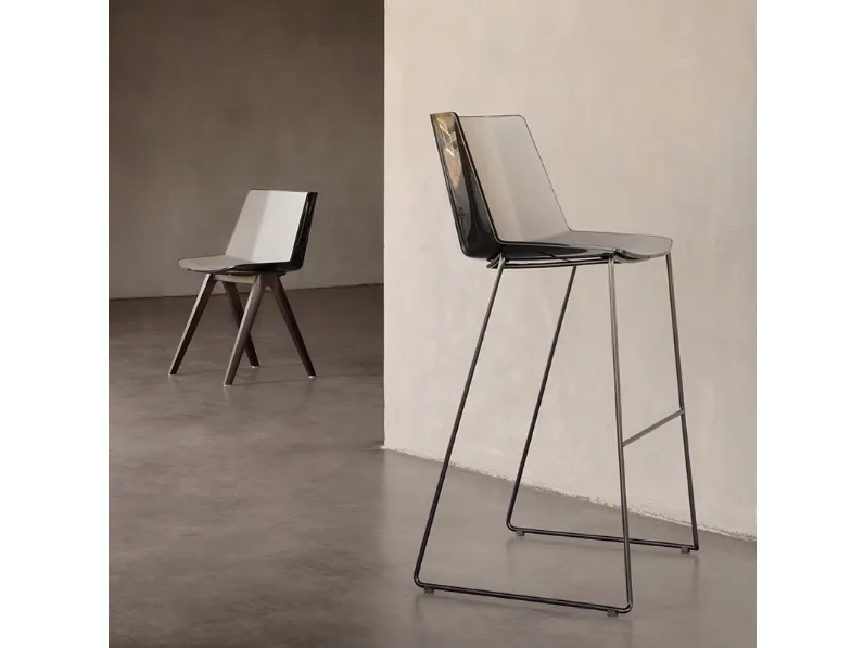 Sgabello Aiku Stool in polipropilene di MDF Italia