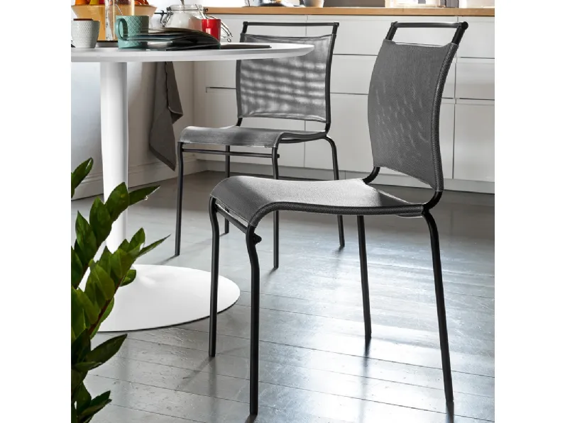 Sedia in metallo e tessuto Air di Connubia