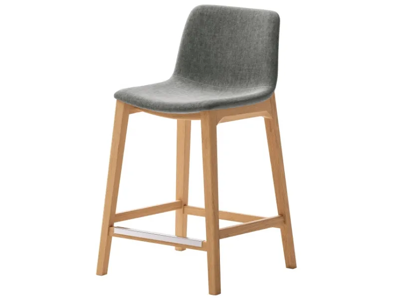 Sgabello Alessia in tessuto con struttura in frassino di Veneta Cucine