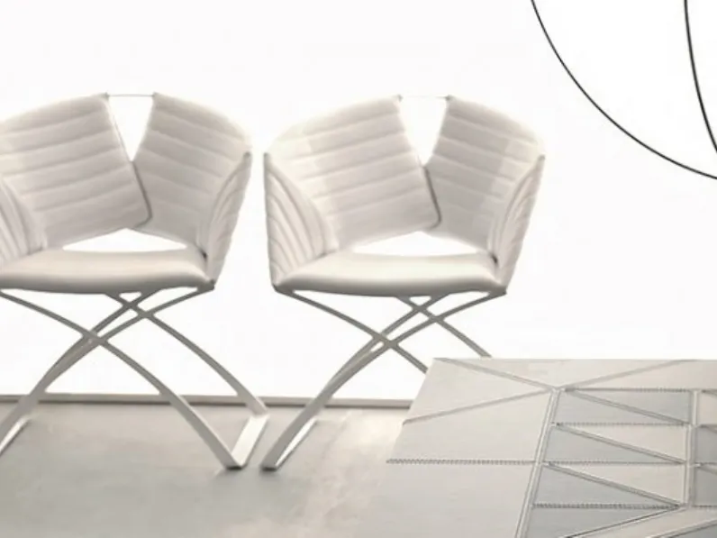 Poltroncina di design con seduta e schienale trapuntato in pelle Amalfi di Aeffe