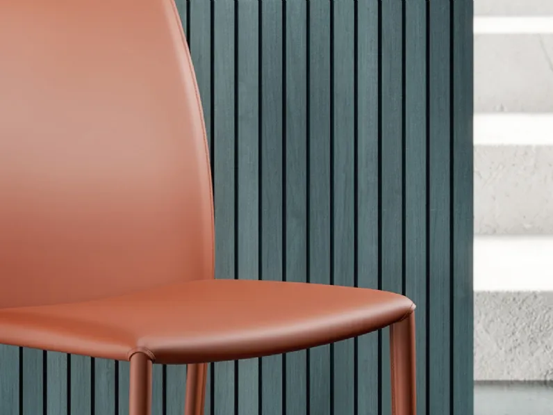 Sedia completamente rivestita in pelle Amy di Ambiance Italia