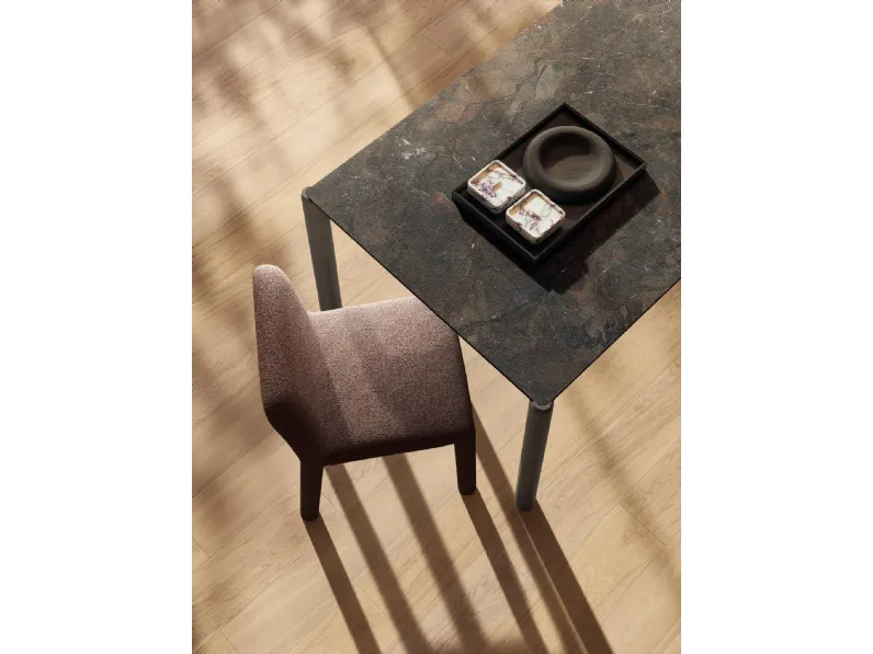 Sedia rivestita in tessuto Aqualta 2795 di Lago