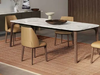 La sedia Archibald Slim di Poltrona Frau è un capolavoro di design contemporaneo e comfort.