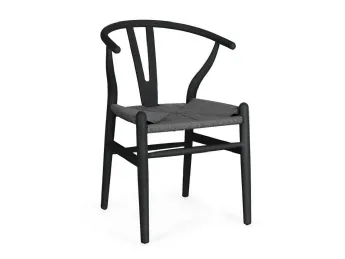 La sedia Artas nera di Bizzotto unisce design contemporaneo ed eleganza.