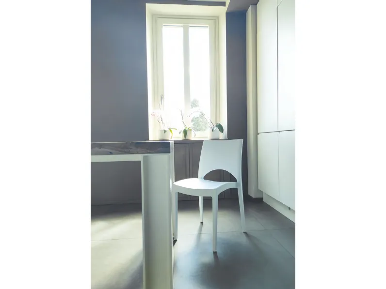 Sedia impilabile Asia in polipropilene bianco di AF Ferrero