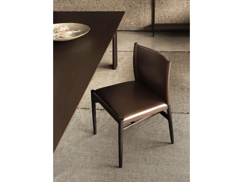 Sedia in cuoio Ayon di Lema