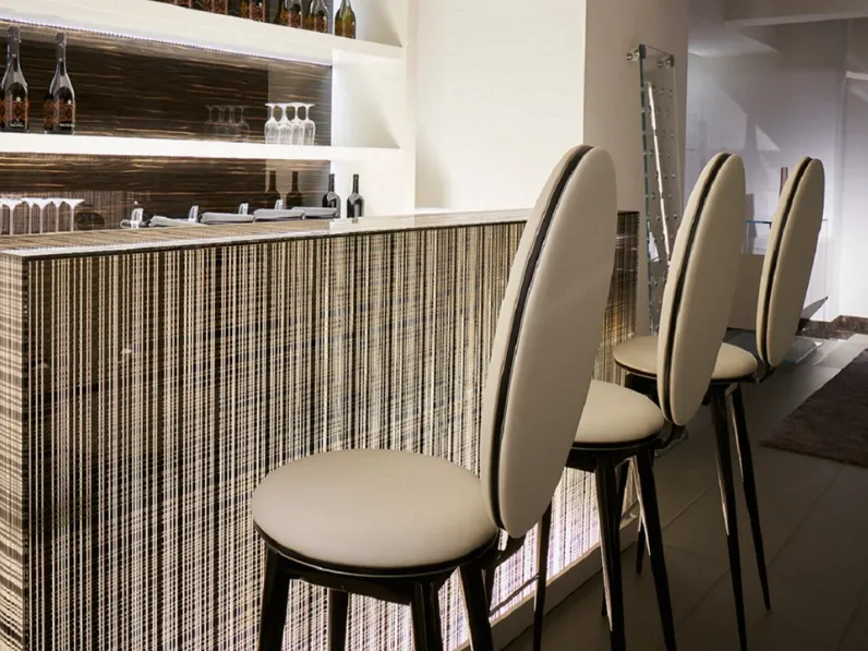 Sgabello imbottito rivestito in pelle Bastide Tabouret di Reflex